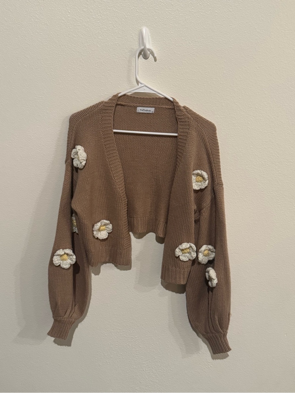 Vero Moda Brown Cropped Cardigan with White Daisy Appliqués